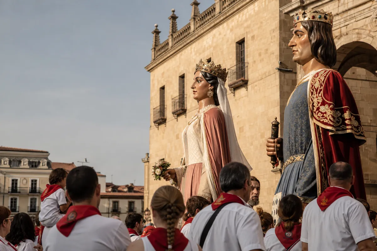 Gigantes y Cabezudos durante San Fermín en Pamplona
